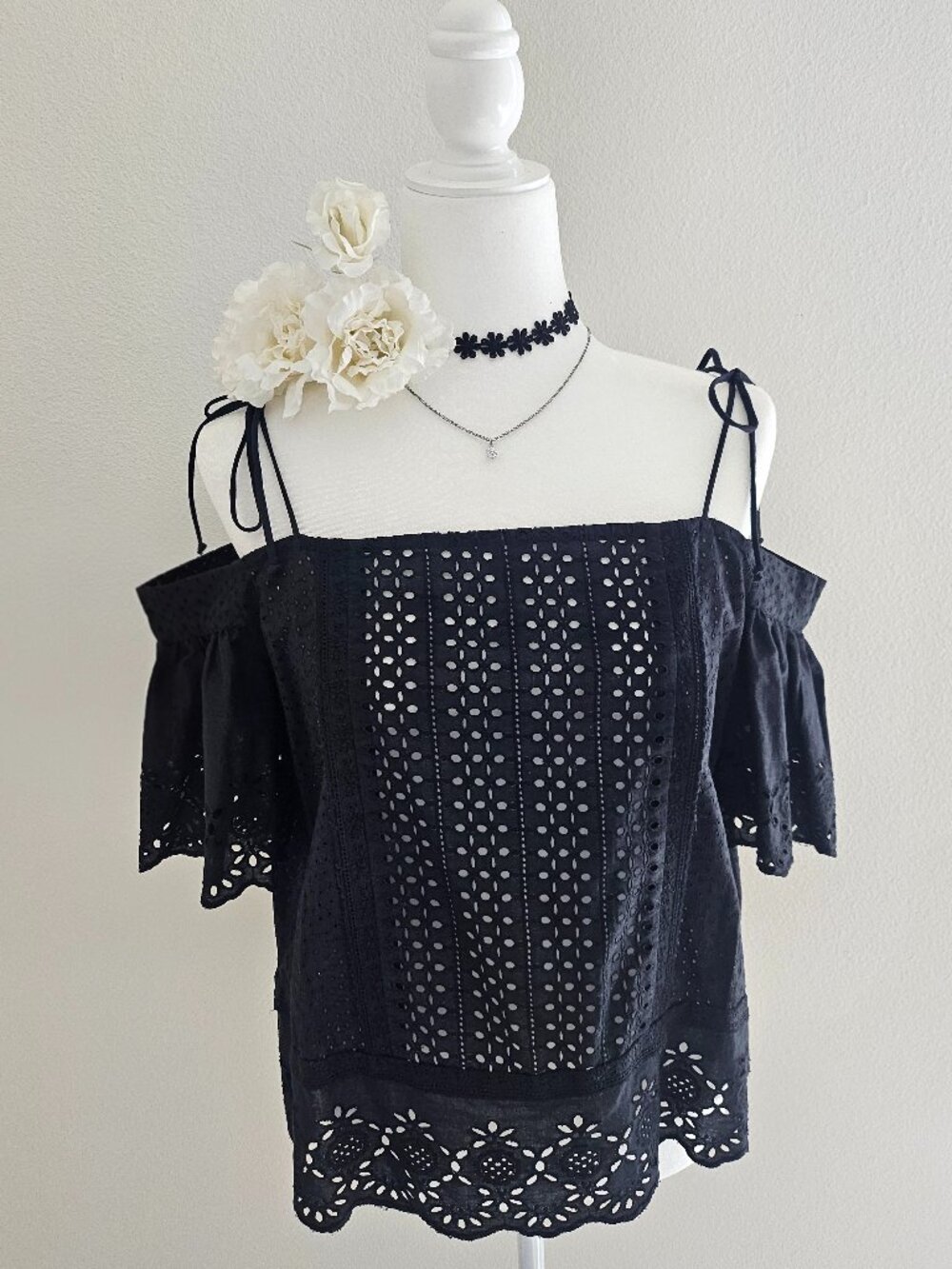 Topshop Black Eyelet Cold Shoulder Tie Strap Blouse Top Size US 8 (EUR 40)